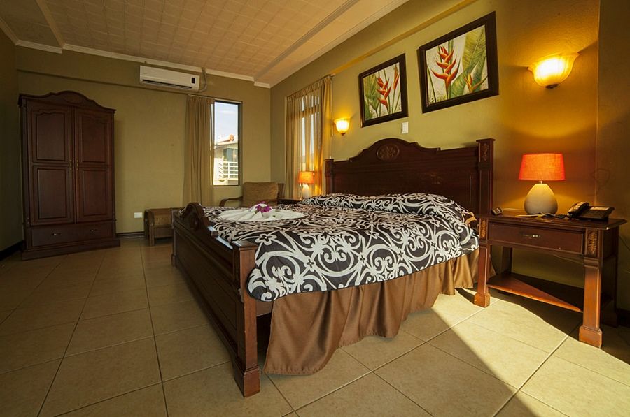 Hotel Paradise Front