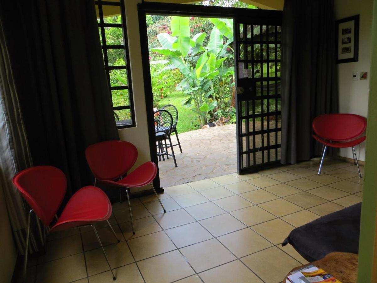 Pura Vida Bed & Breakfast Alajuela