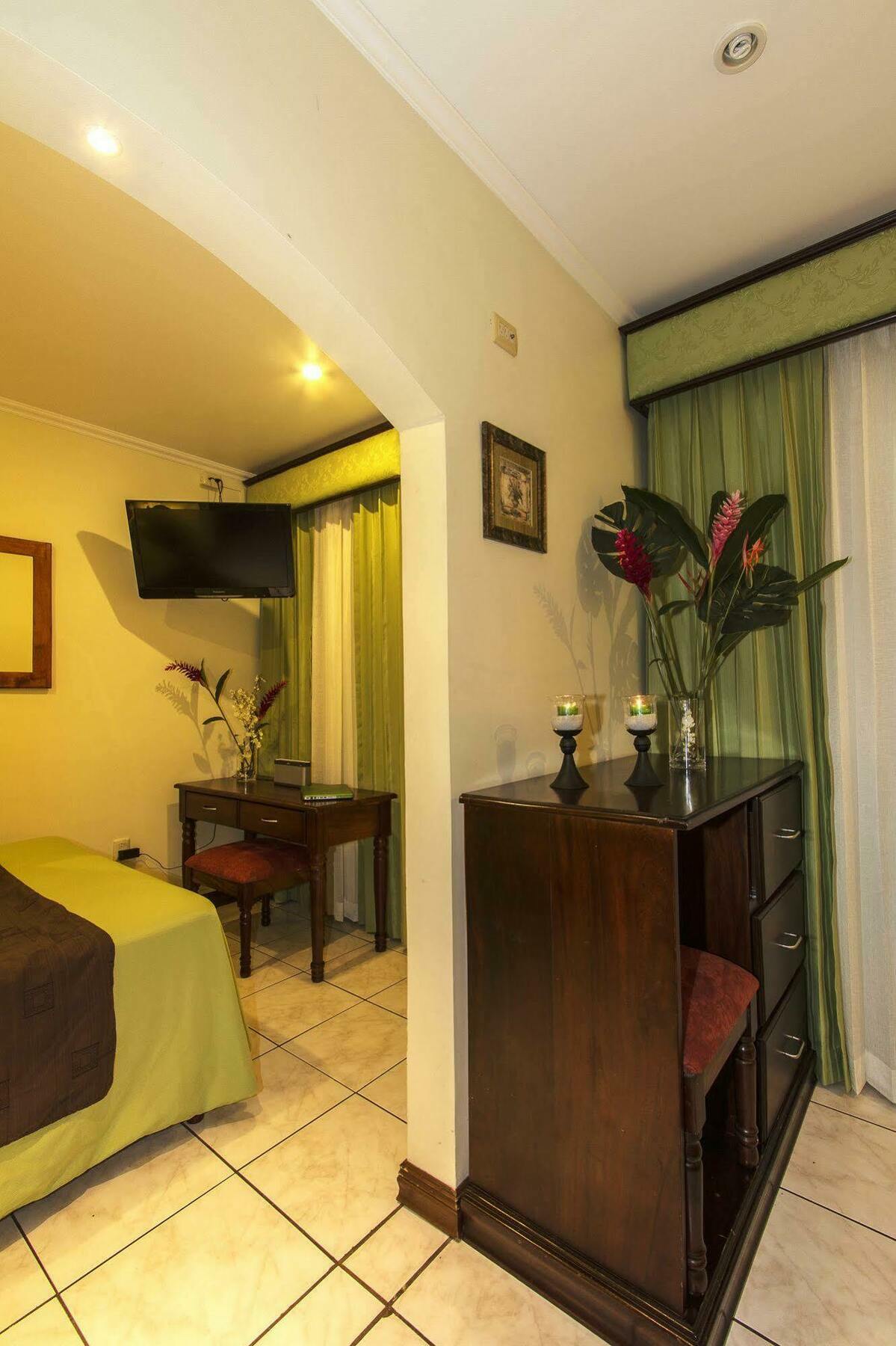 Iguana Hotel