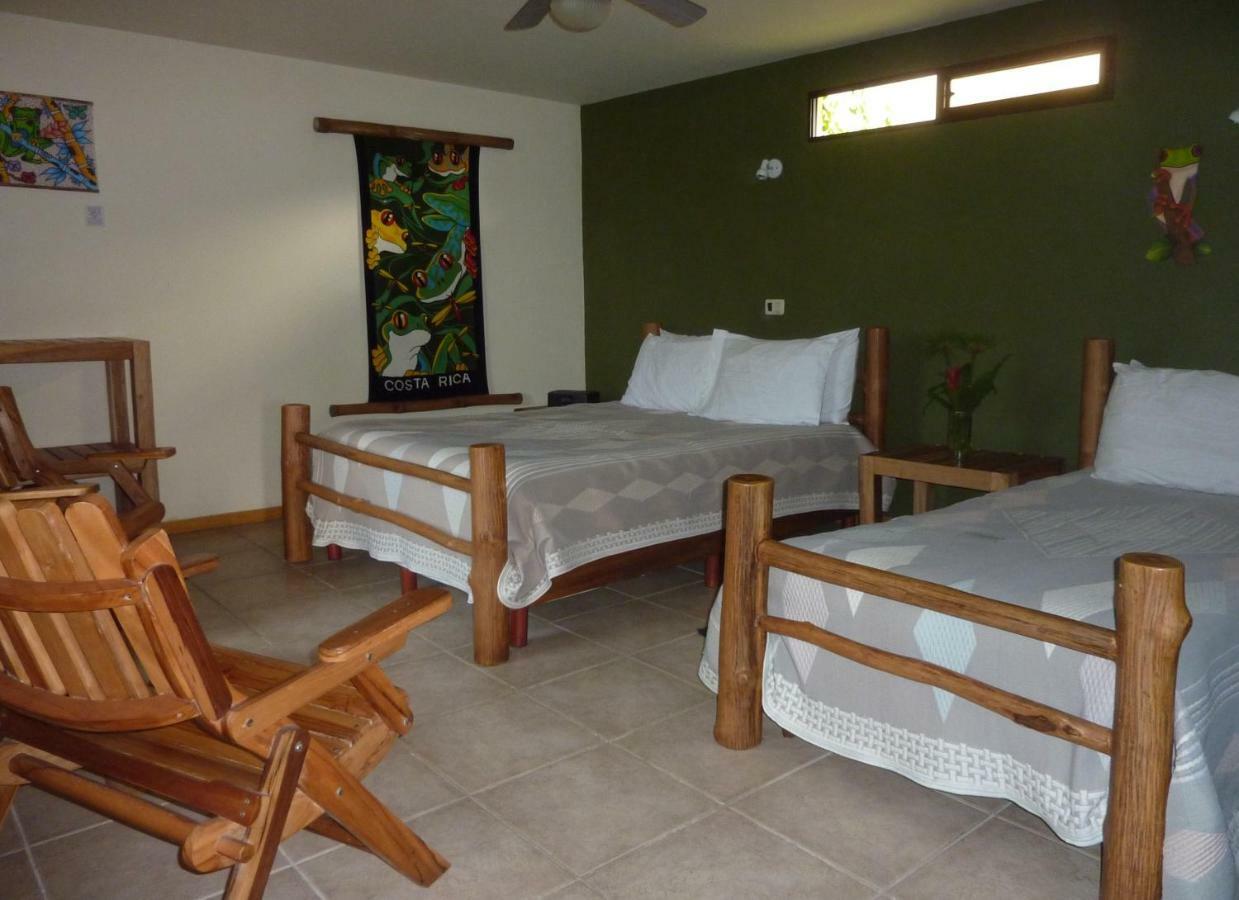 Pura Vida 4*