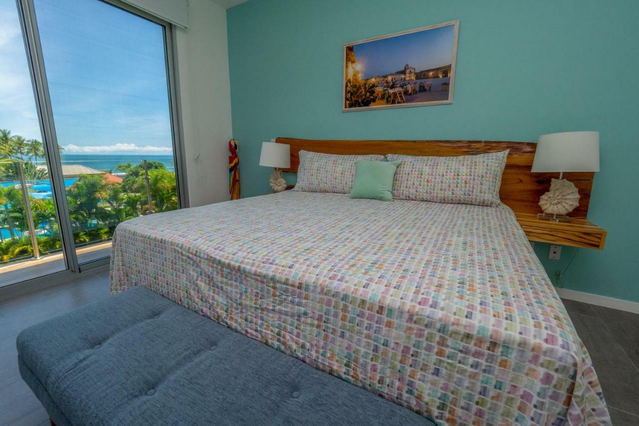 Sunset Boulevard Beachfront Apartment *