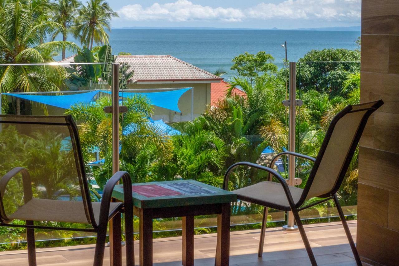 Sunset Boulevard Beachfront Apartment