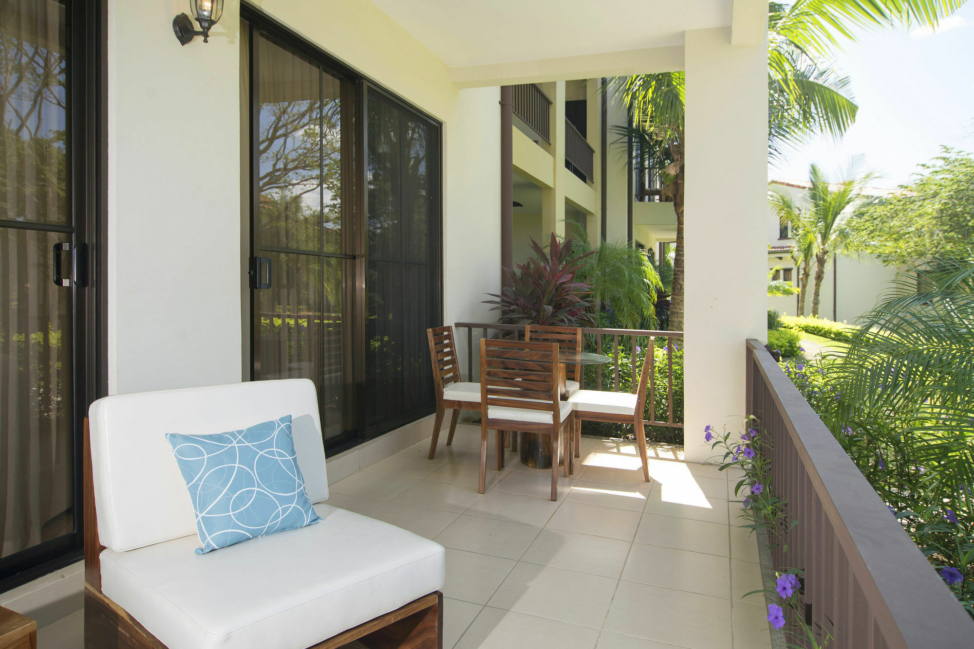 Breeze Private Club Apartment