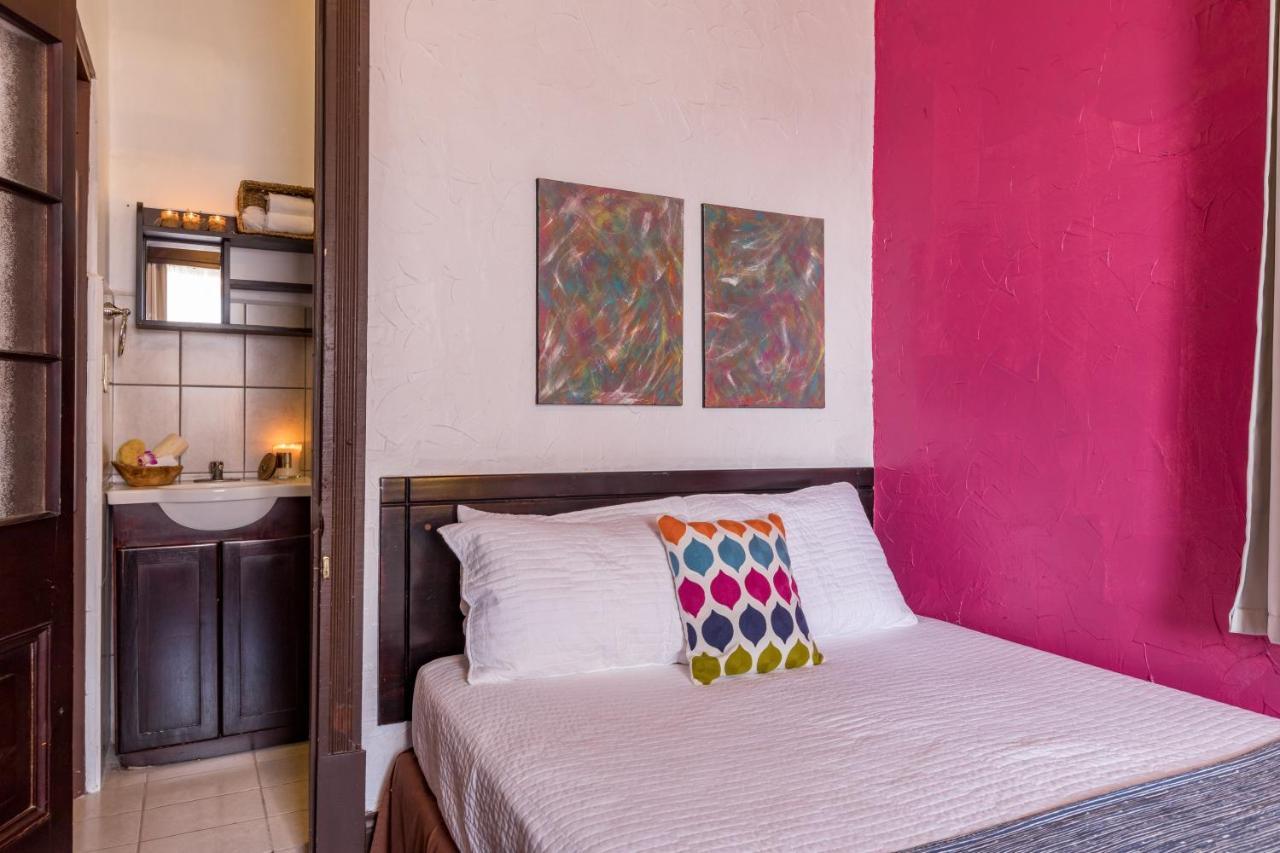 Hotel & Alajuela