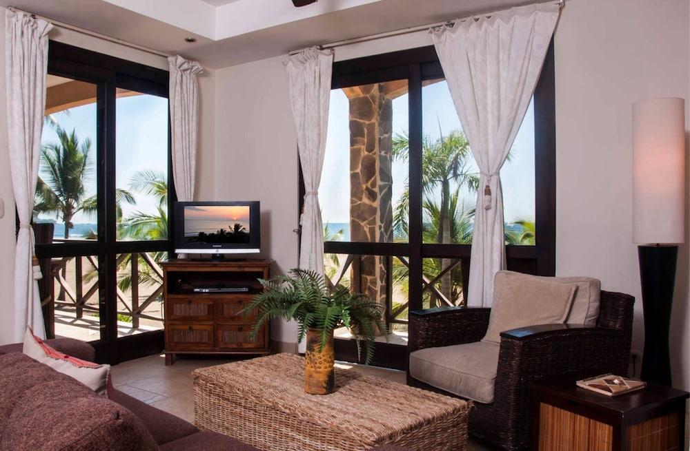 Bahia Encantada Beach Front Proyect, Jaco Paradise Aparthotel 4*